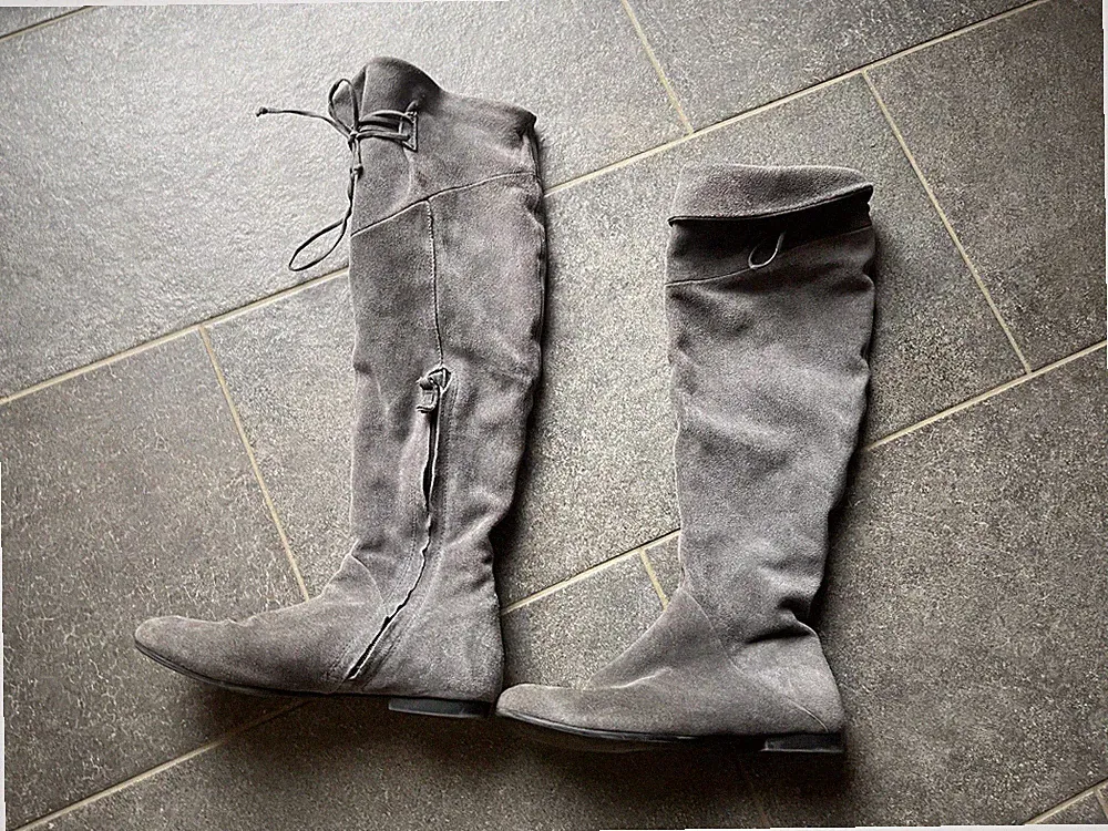 Schöne Overknee Stiefel Wildleder Gr. 38 grau