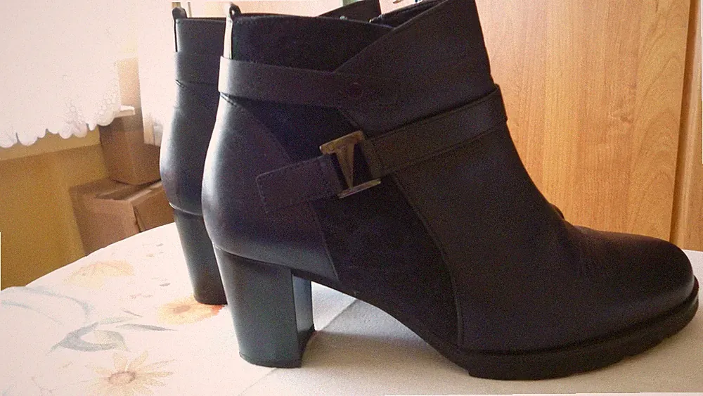 Schöne Stiefelette, Leder, blau, Gr. 4,5 von Gabor