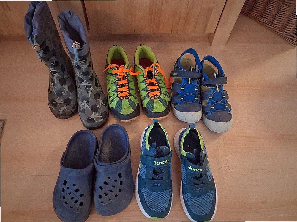 Schuhpaket Größen 34 35 36 (Gummistiefel Sportschuhe Turnhalle Kinderschuhe)