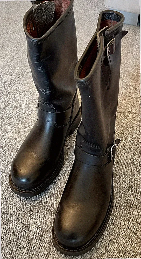 Schwarze Stiefel Herren Größe 46