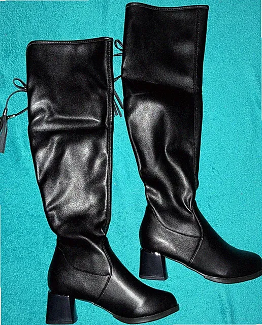 Sehr schöne neue schwarze Stiefel Gr. 37/38