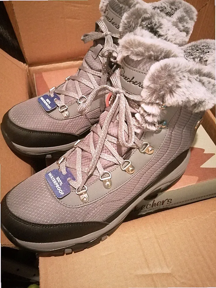 Skechers Damen Trego Stormie Winterstiefel, Boots gefüttert, Größe 40 NEU