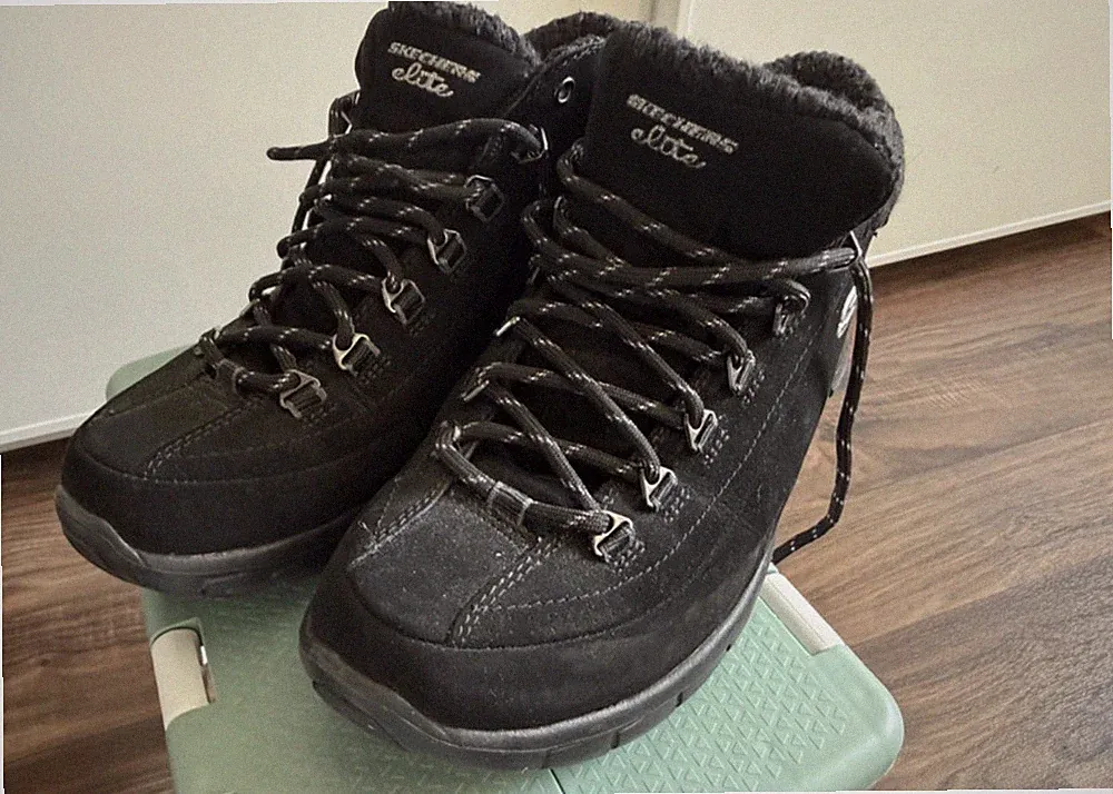 SKECHERS Elite Warm Tech Memory Foam Damenstiefel gefüttert, Größe 39, schwarz