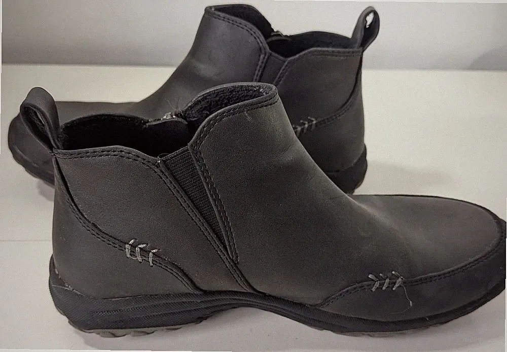 Skechers Wide Fit Memory Foam Relaxed Fit Flat Heel Black Boots Size UK 4