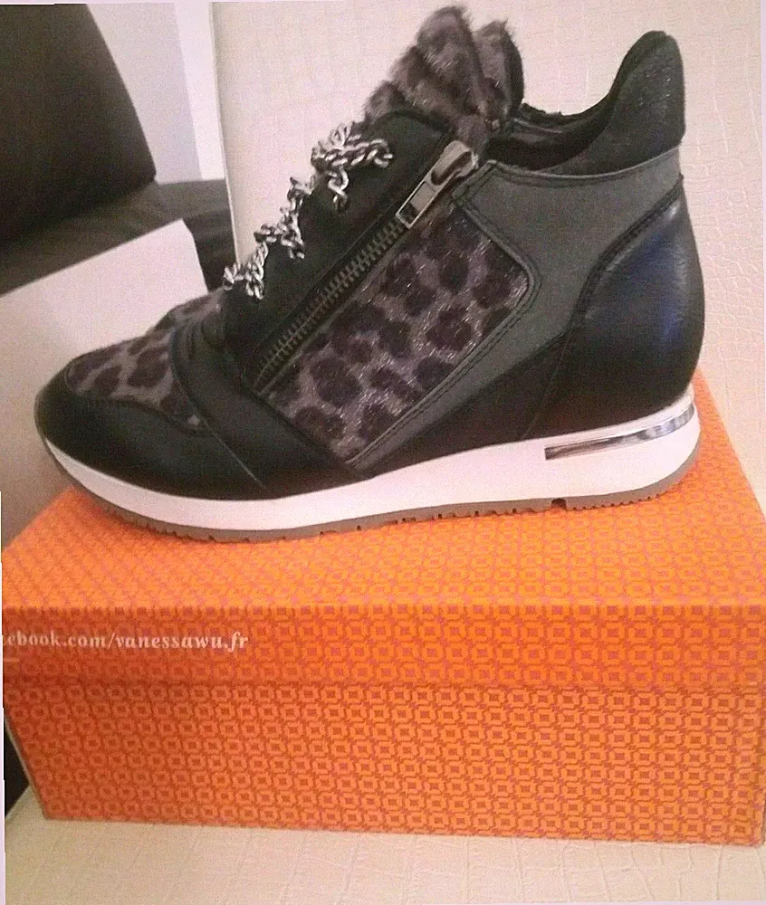 Sneaker Gr. 38 Wanessa Wu Animalier Reißverschluss und Kettenschnürung Neu mit Karton
