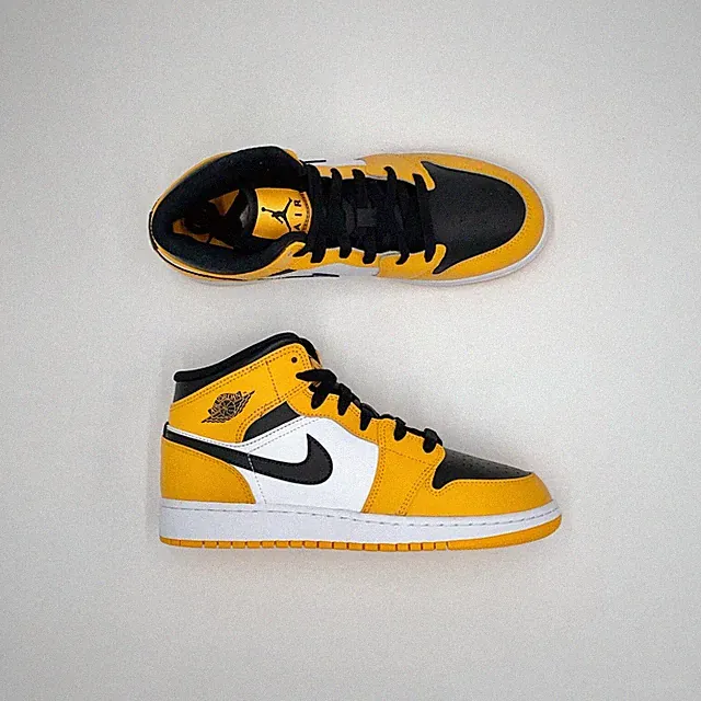 Sneaker Jordan 1 Mid Taxi White Black (GS) - NEU / US 6Y / UK 5,5 / EUR 38,5
