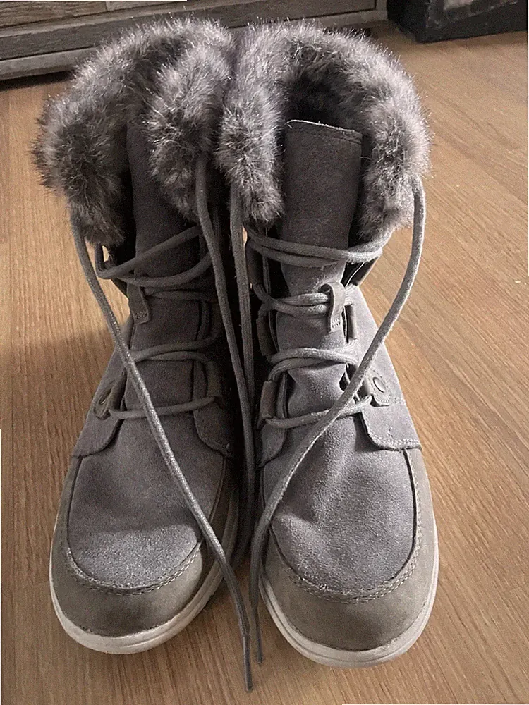 Grau Schneestiefel