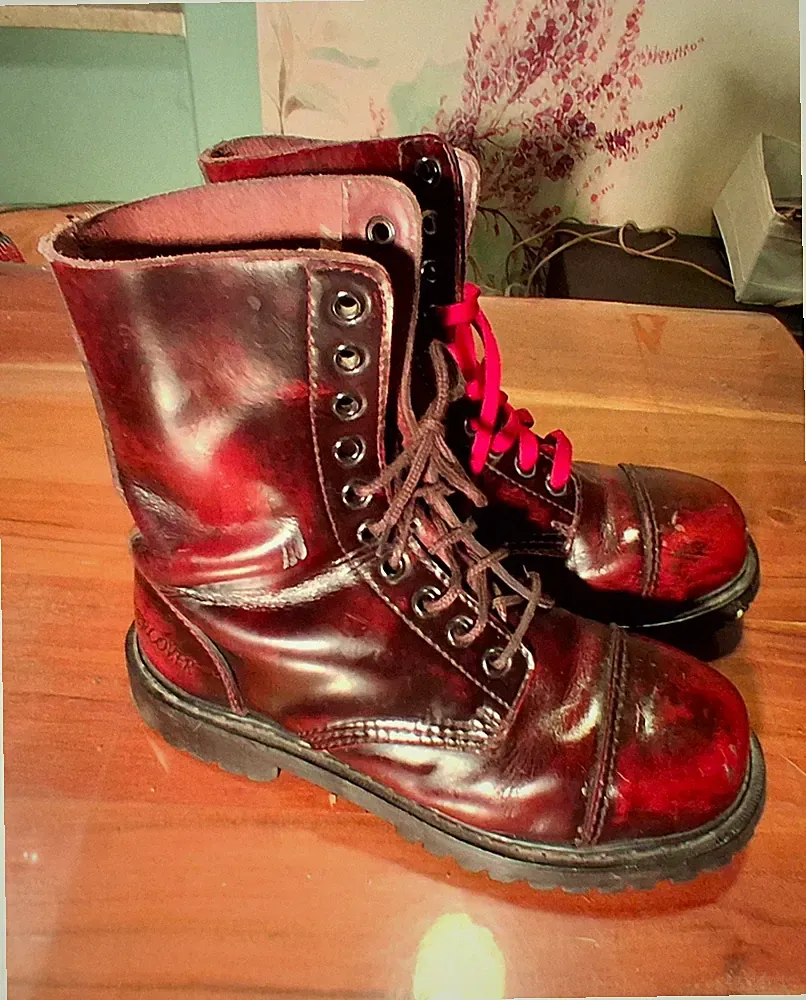 Springerstiefel Undercover 10-Loch,40-41, Rot, Stahlkappe, England, Punk+Goth.