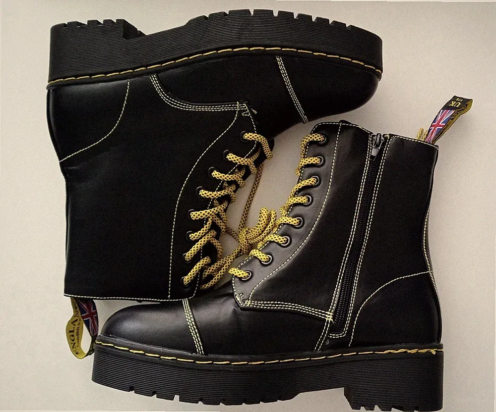 Stiefel, Gr. 39, schwarz mit Neon-Highlights