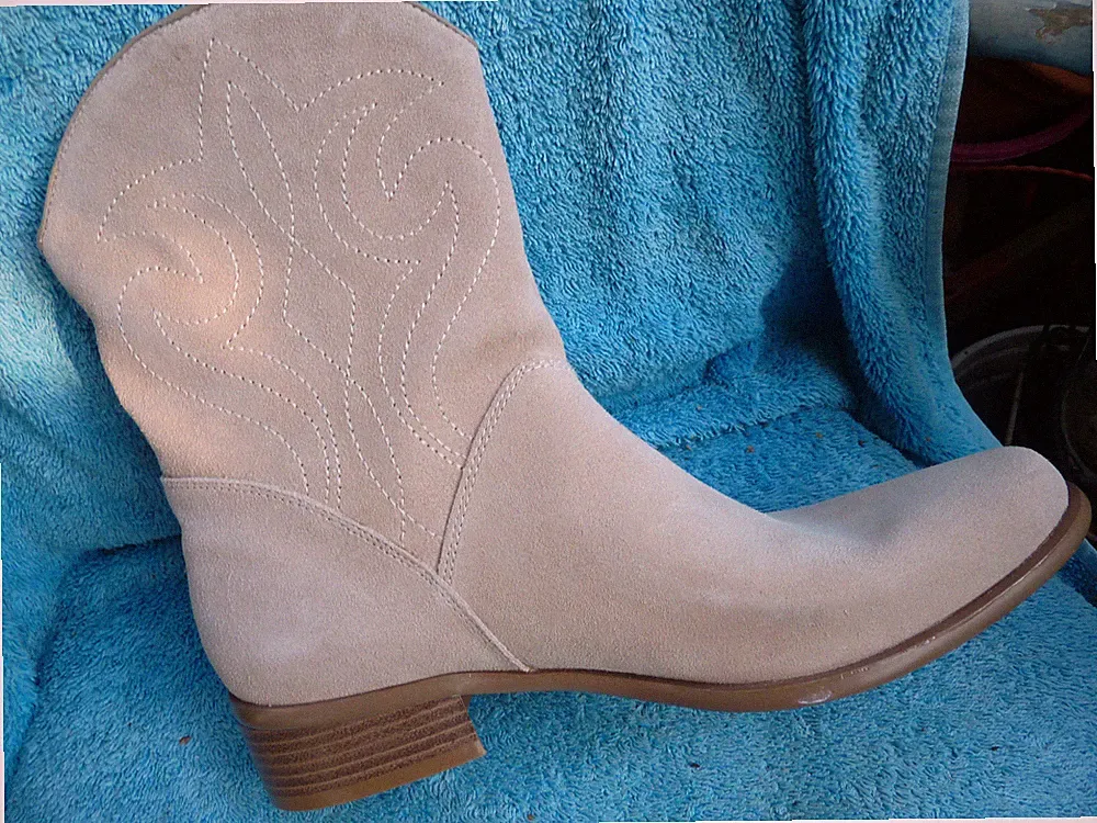 Stiefel im Country-Stil von COLORADO, Gr. 36, beige, Wildleder, NEU