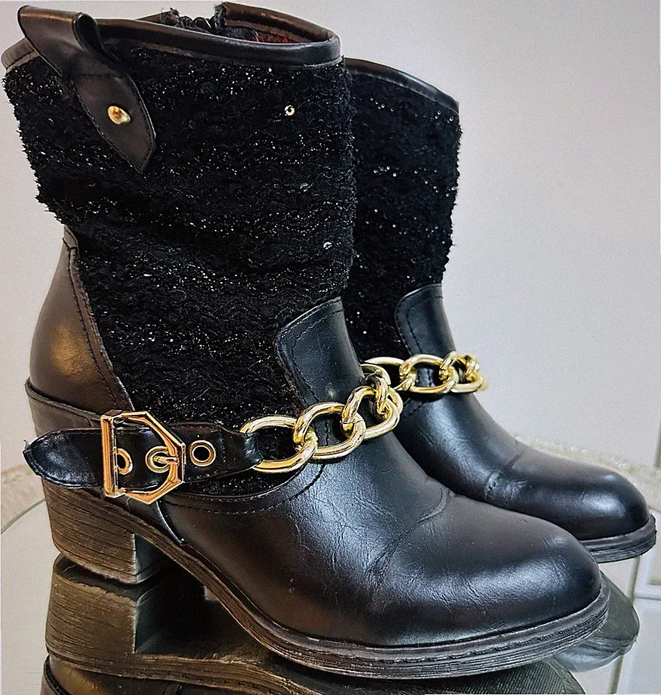 Stiefel Stiefeletten Ankle Boots Biker Cowboy Western Schnalle Kette Gefüttert
