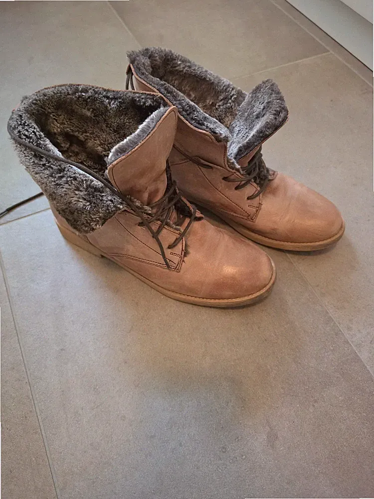 Stiefelette Größe 39 zum Schnüren, weiches Leder mit Webpelzeinsatz