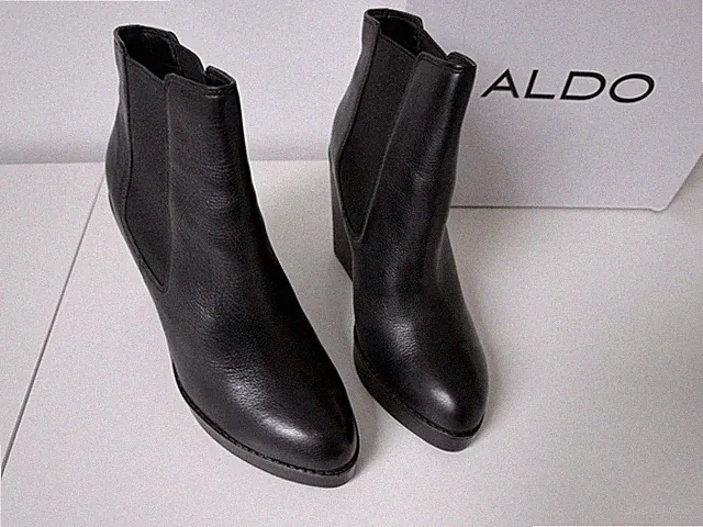 Stiefeletten Boots Keilabsatz Leder schwarz Aldo 38 neu