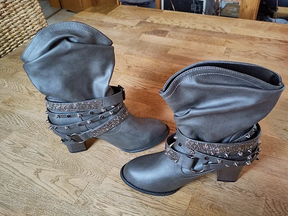 Stiefeletten Mit Nietenriemen Damen Gr. 37 - Neuwertig