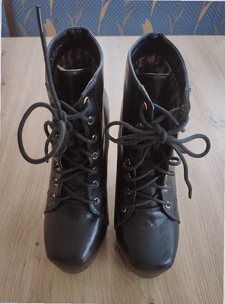 Stiefeletten, Plateau, schwarz, zum schnüren, Größe 35, von Juliet