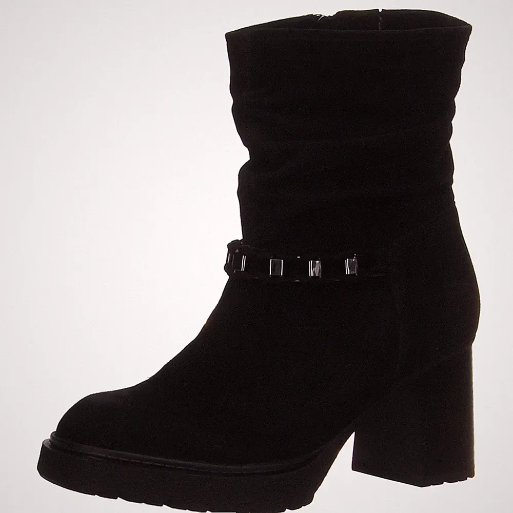 Stieflette mit Zipp von Caprice in Schwarz