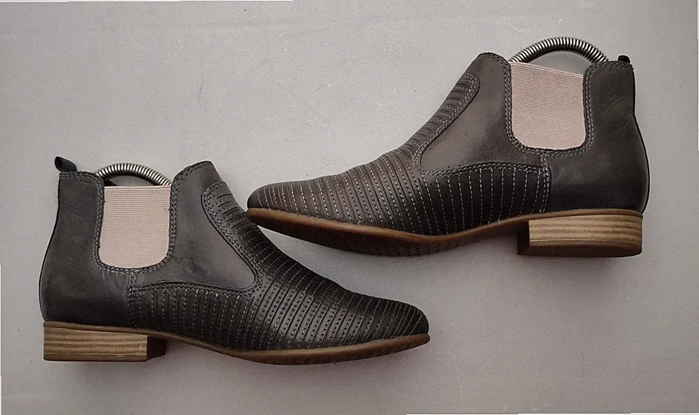 TAMARIS Damen Chelsea Stiefeletten - Gr. 37 - grau - seitliche Stretch-Einsätze