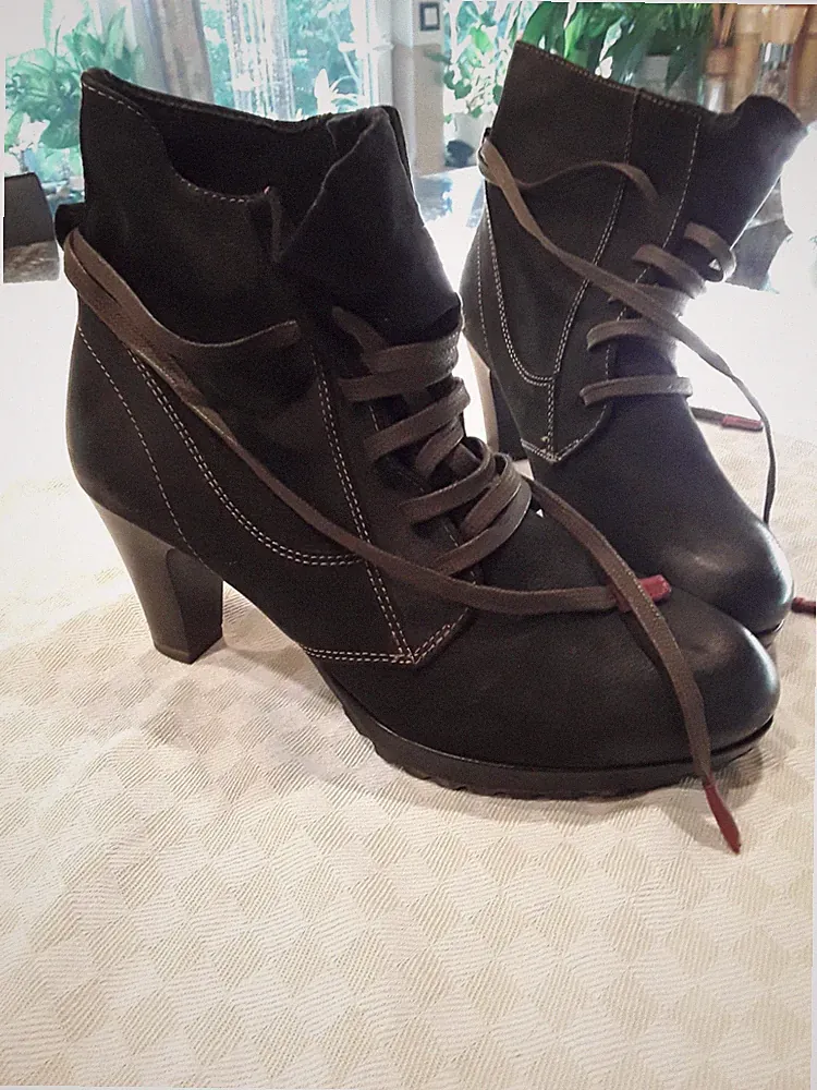 Tamaris Stiefeletten zum Schnüren Rauhleder schwarz Gr. 38 neu