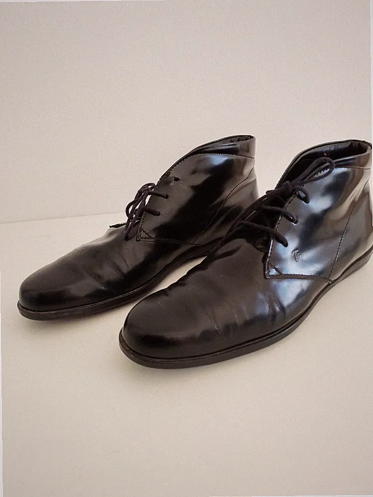 Tod's Chukka Stiefeletten aus schwarzem Lackleder - Größe 36,5
