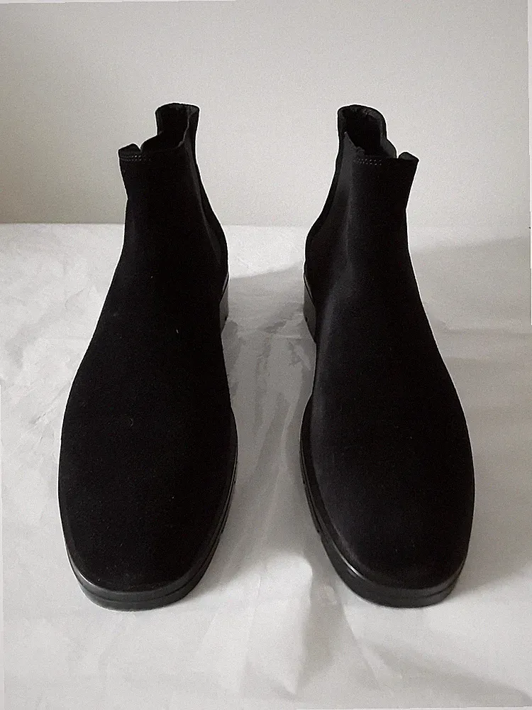 Tod's Damen Chelsea Boots aus schwarzen Veloursleder mit elastischen Einsätzen