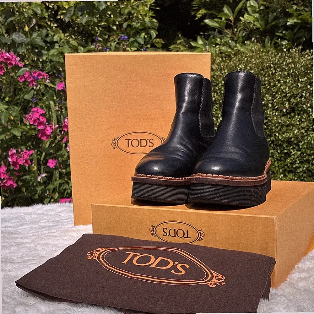 Tod's Damen Chelsea Stiefeletten Leder Schwarz EU 38 Plateau Gummisohle