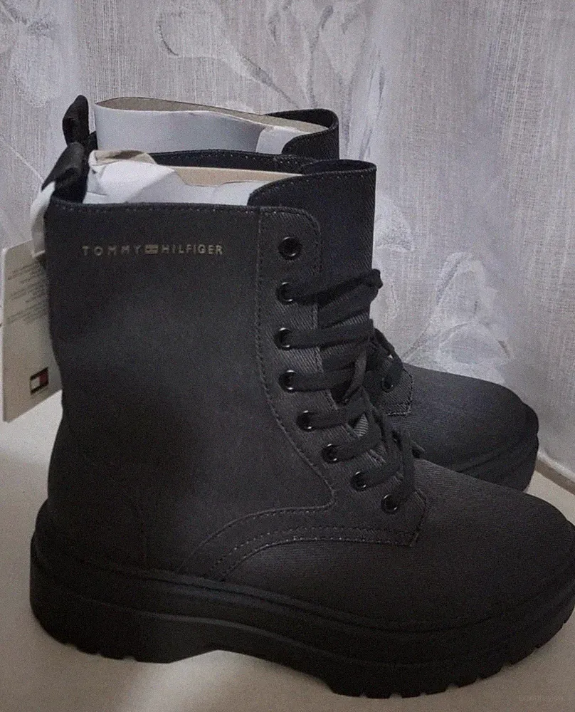 Tommy Hilfiger Damen Stiefelette Schwarz Schnürer Panzer Sohle EU37