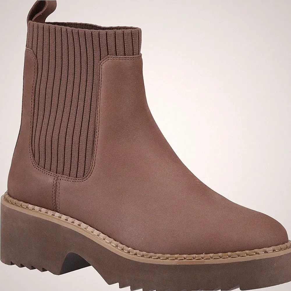 TOMS Millie Leder Damen Eichenbraune Absatzstiefeletten