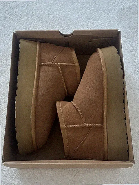 UGG