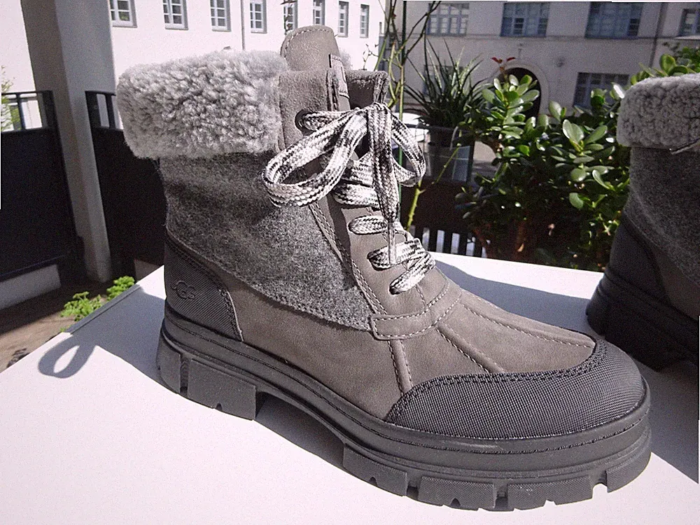 UGG AUSTRALIA ASHTON ADDIE 1143858 WATERPROOF Dam Stiefel LAMMFELL Gr.41(UK8 Neu
