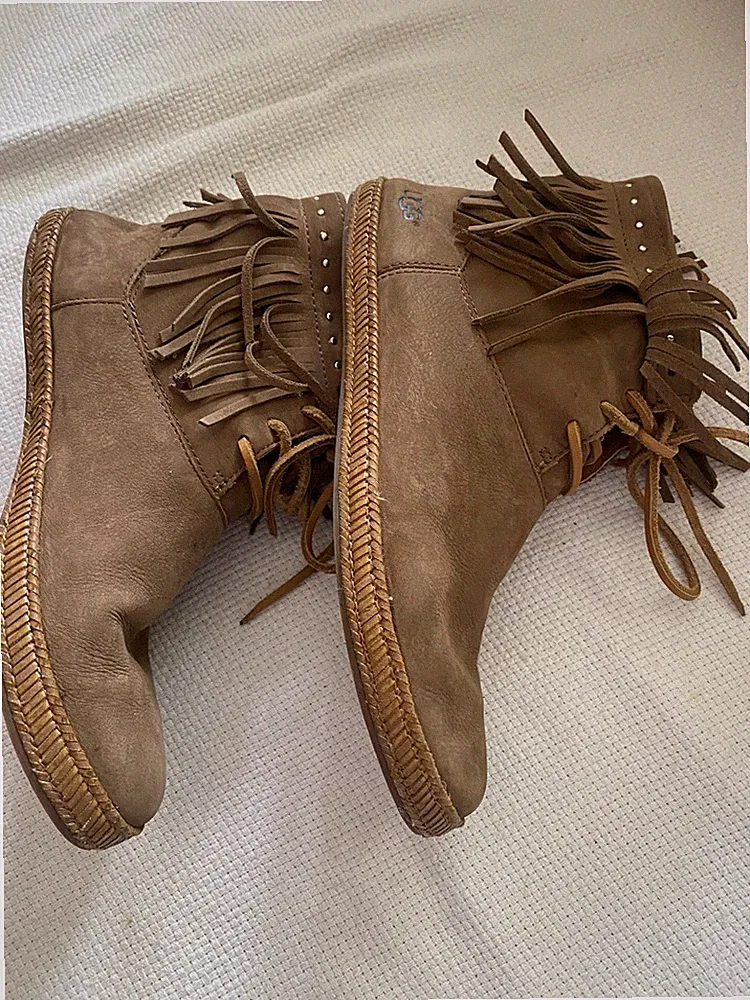 Weite Mokassinstiefel