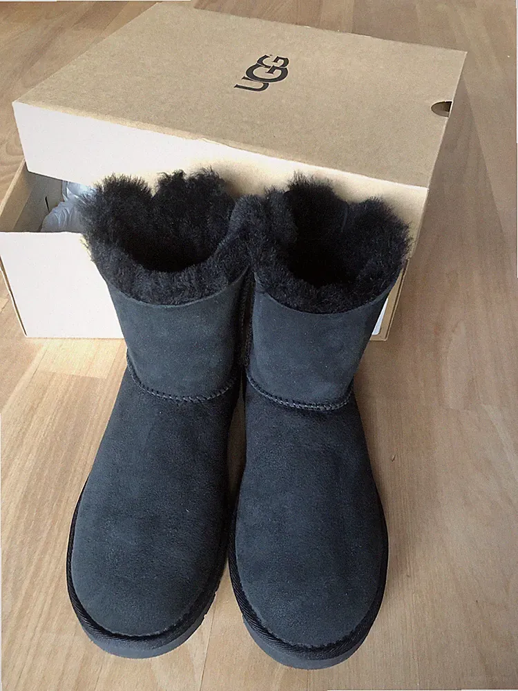 UGG Boots Imitat, *kein Original *schwarz mit Satinschleife, aus Wildleder