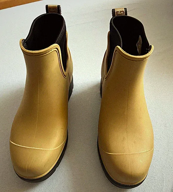UGG Chelsea Stiefeletten wasserdicht Beige/Schwarz, Gr. EU 38