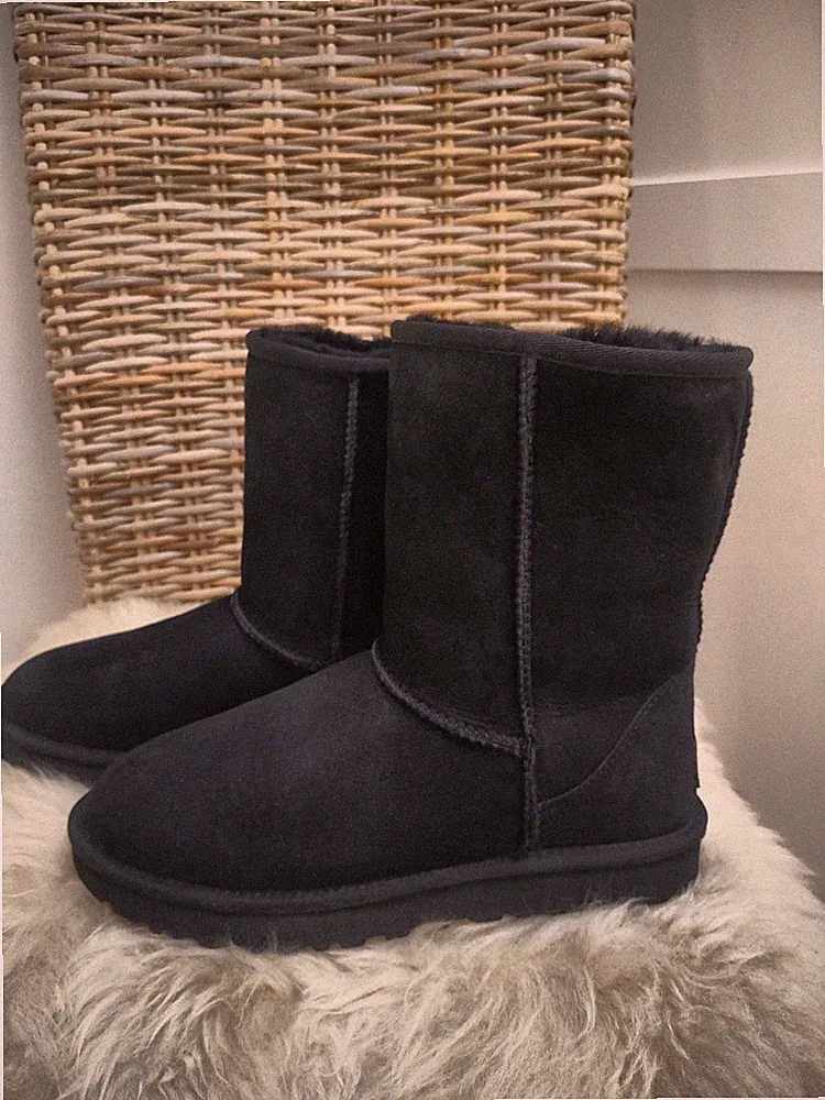 UGG Classic Short II Winterboots Lammfell Schwarz Gr. 40