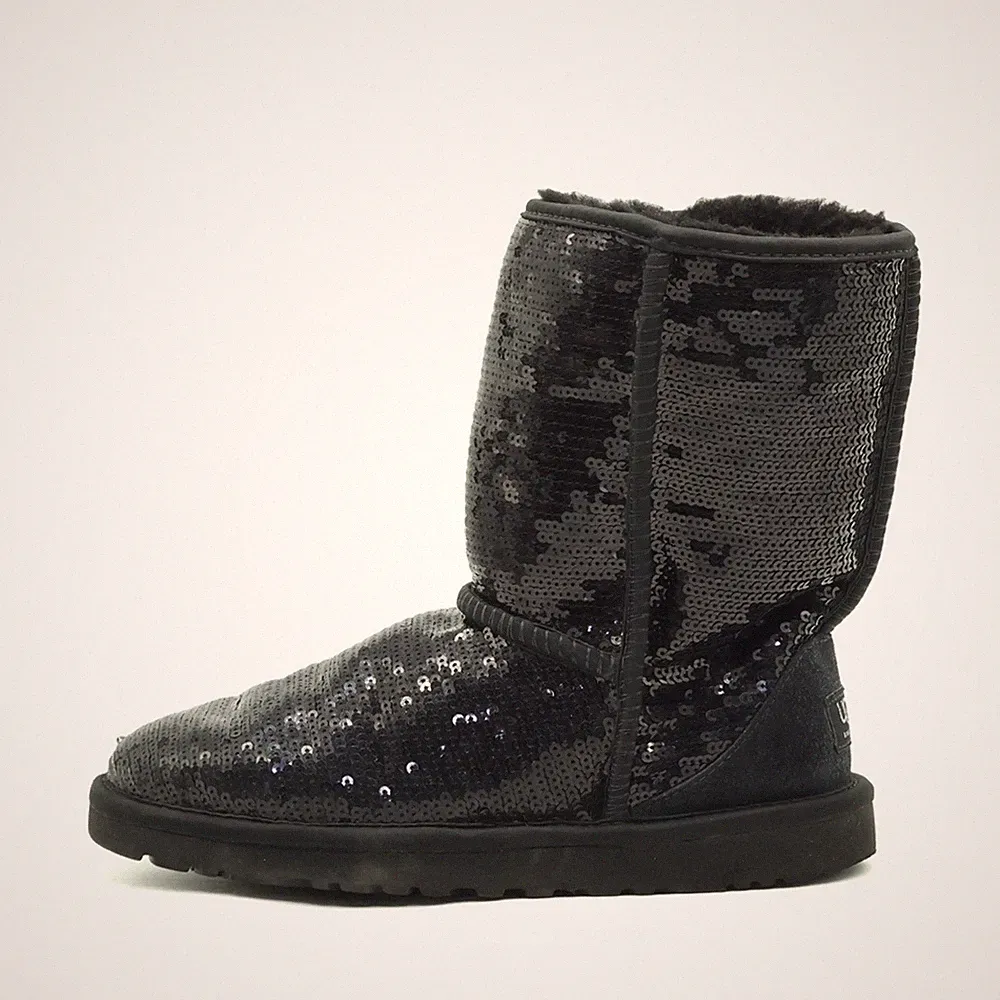 UGG Damen 3161 Classic Short Boots Schwarz Textil Lammfellfutter Stiefel EU 37