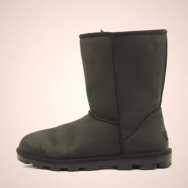 UGG Damen Classic Boot Stiefel Schwarz Leder Mittel Wärmend Winterstiefel EU 41