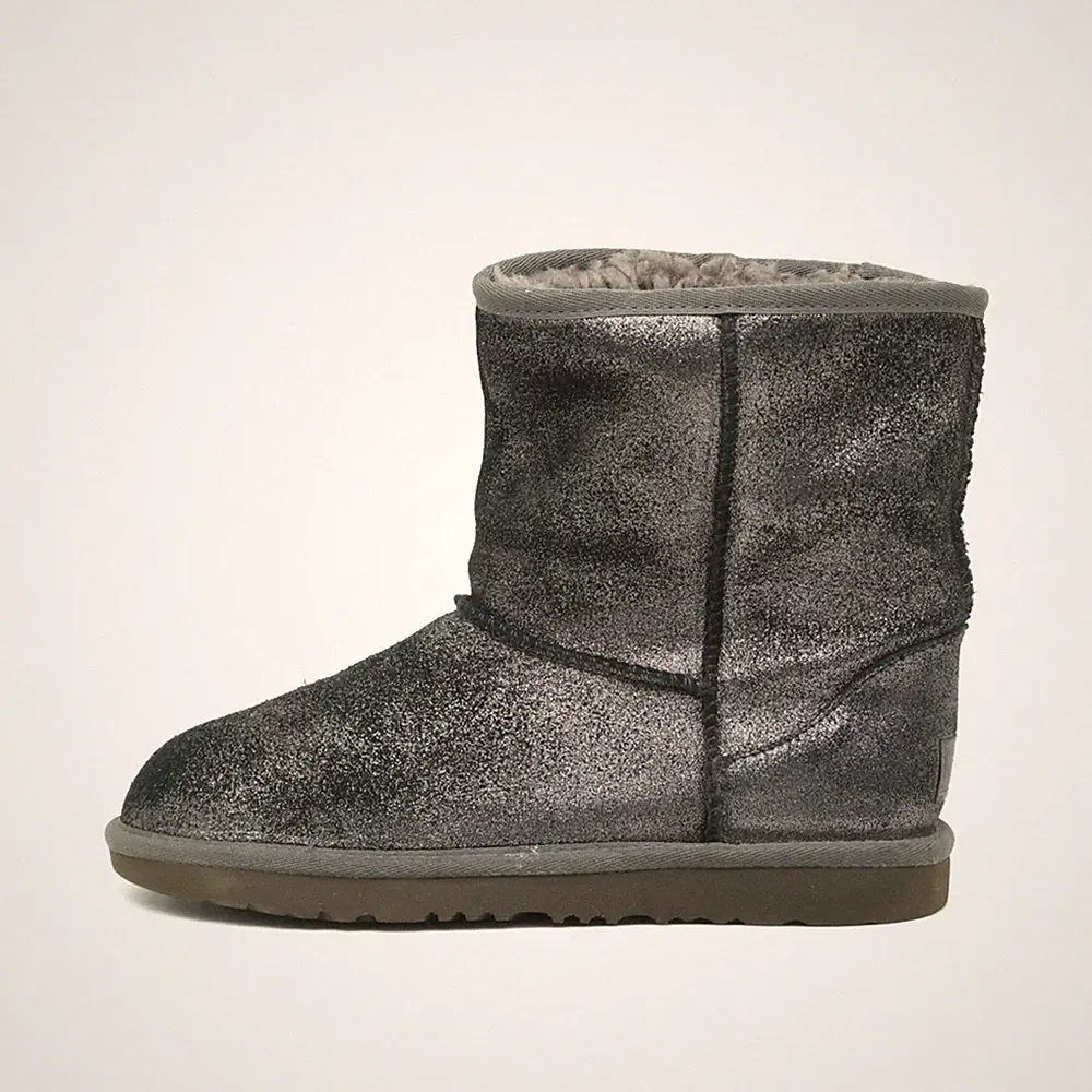 UGG Damen Classic Kurzstiefel Stiefel grau Wildleder Warm gefüttert EU 37