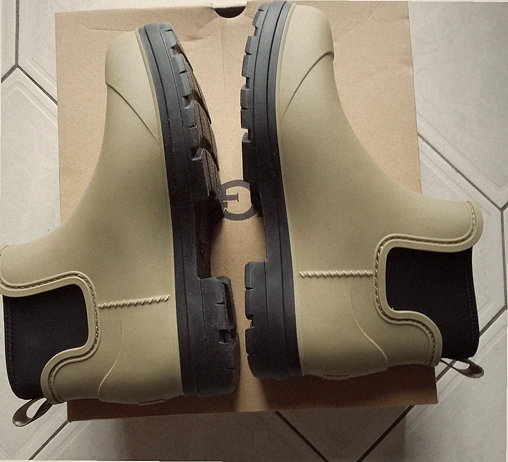 UGG Damen Droplet Stiefel Taupe Größe 42 , Regenstiefel mit Fellsohle NEU