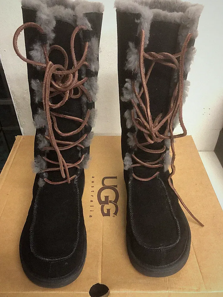 ugg Damen Lammfell Stiefel Reverse Schwarz Gr. 38
