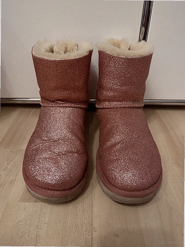 UGG Damen Stiefelette rosa Glitzer Schleife gefüttert Lammfell EU 40 US 9