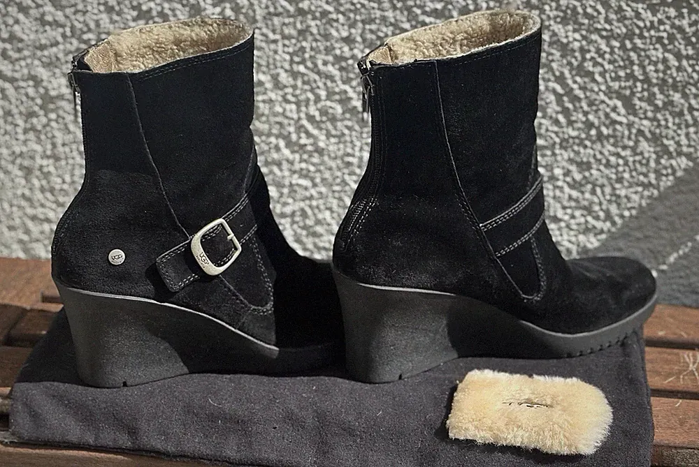 UGG Damen Stiefeletten Wildleder schwarz Keilabsatz hoch gefüttert RV EU 40