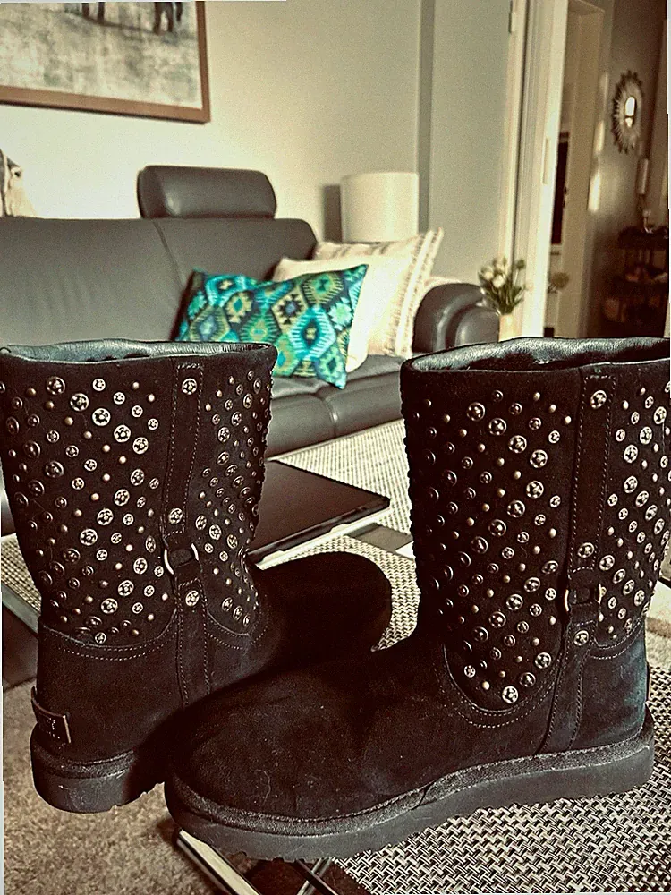 UGG Damen Stiefeletten Wildleder schwarz Nieten Lammfell gefüttert EU 41