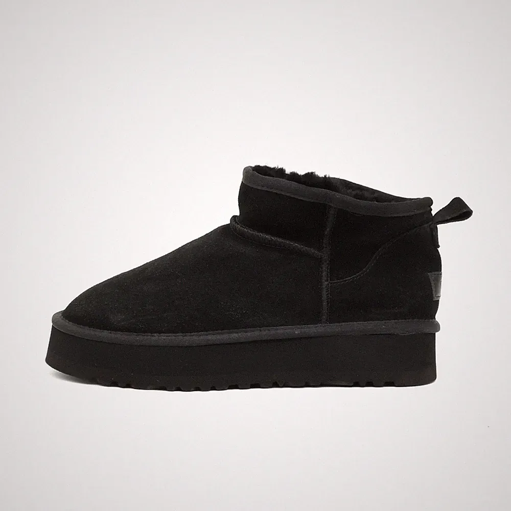 UGG Herren Classic Mini Platform Stiefel Schwarz Wildleder Kurzschaft EU 42
