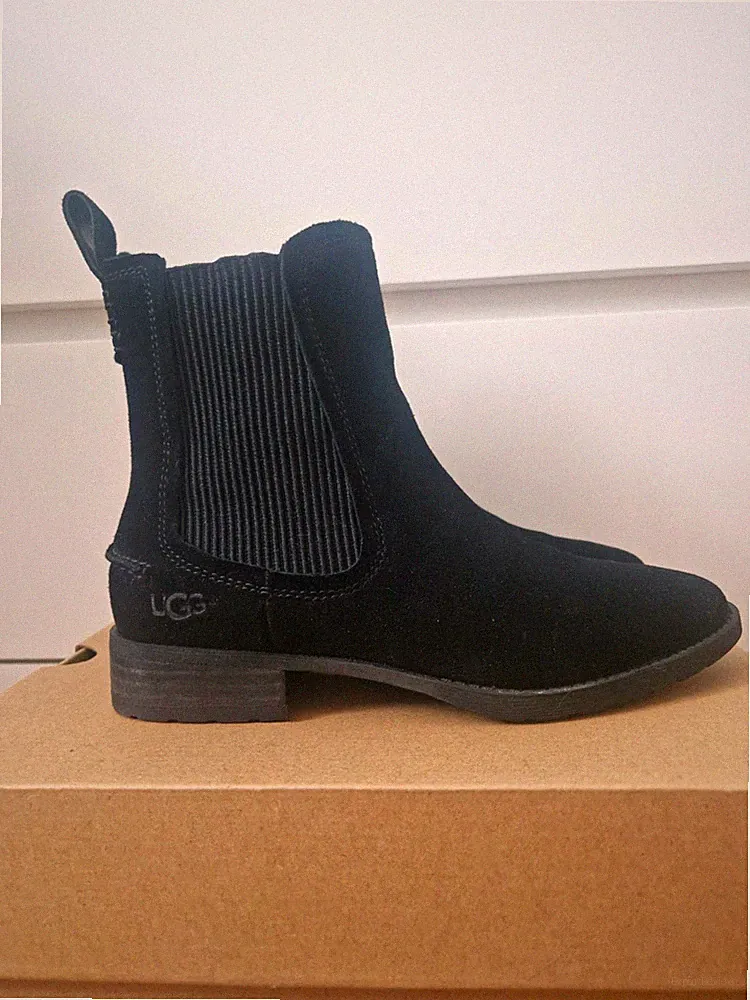UGG Hillhurst Boot Chelsea-Stiefel Wildleder Schwarz EU 36 Slip-On