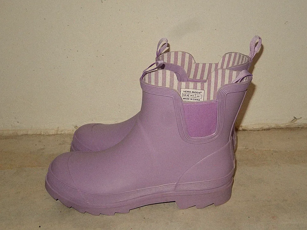 VERO MODA CHELSEA BOOTS STIEFEL GUMMISTIEFEL LILA GR. 38 NEU