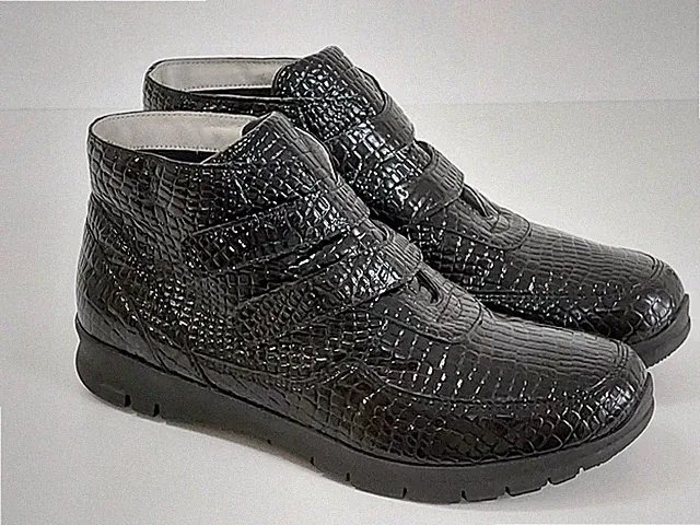 Vitaform schöne Boots Stiefelette Gr.42 Echtleder Lackleder Neuwertig