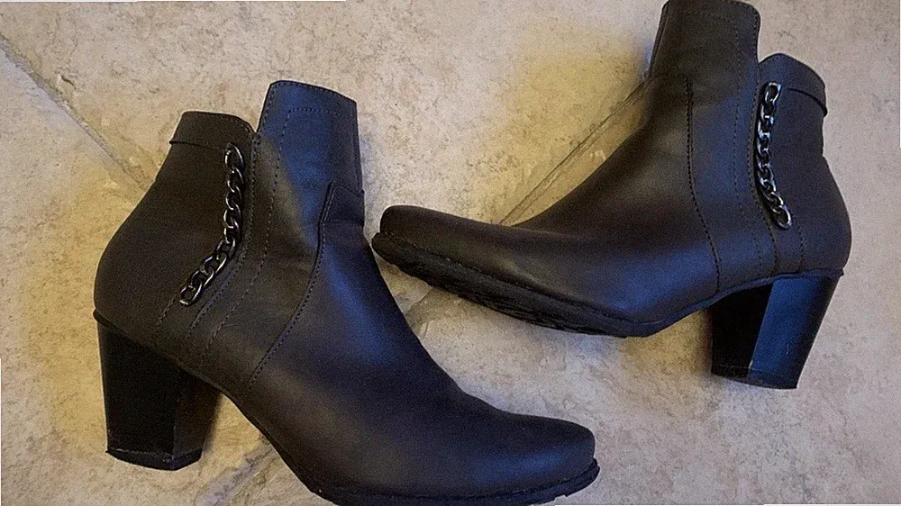 w. NEU Stiefeletten, Stiefel, Größe 37 grau-braun, mit Kette