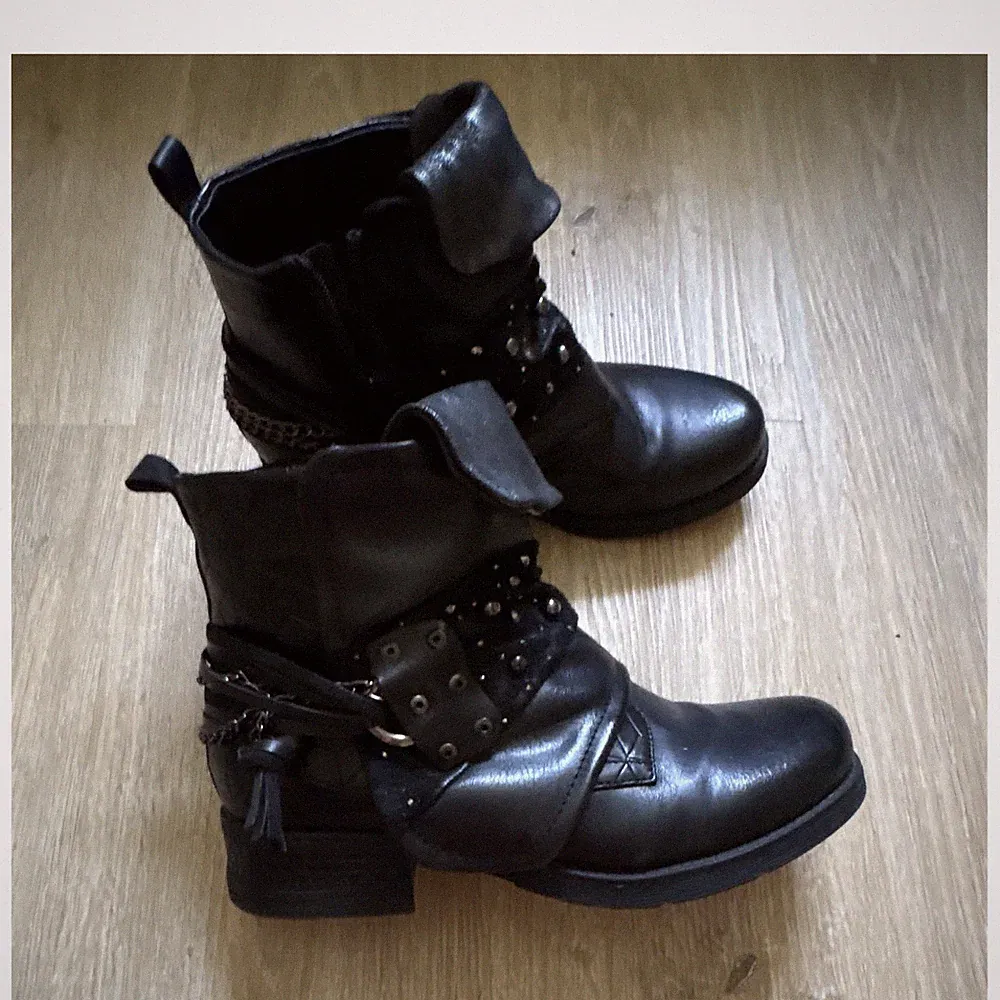 Warehouse Damen Bikerstiefel EU 38 Schwarz Leder Blockabsatz Nieten Kette Zip