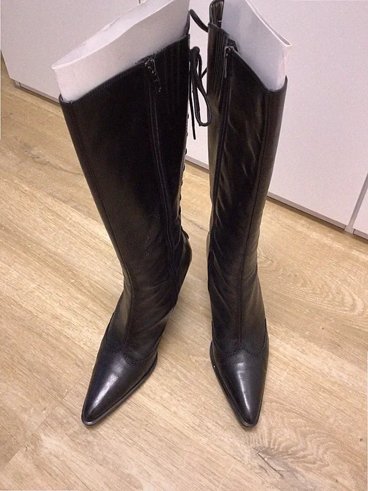 Wie neu! Damen Stiefel mit Schnürung hinten, Schwarz, Leder, Gr. 40