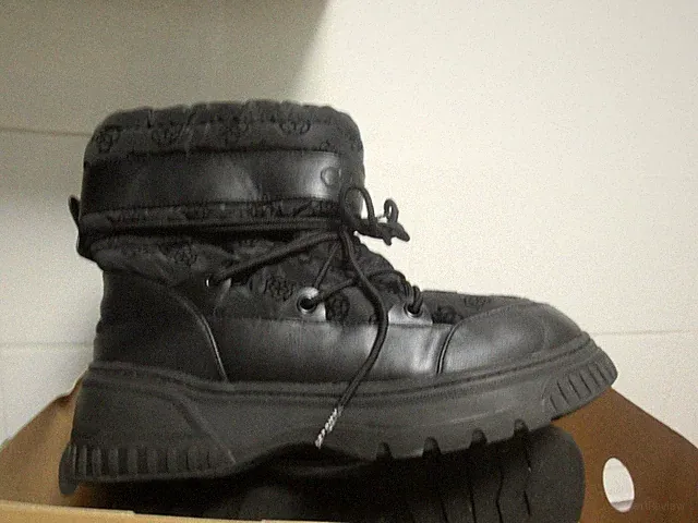 Winter Boots Guess Schnürrung Schwarz Gr.41 Gefüttert Winterstiefel Neu