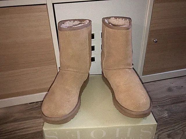 Winterstiefel Boots braun mit Glitzer UGG Gr. 36 USA 5 wie neu